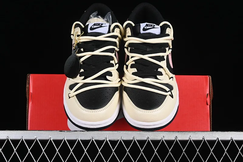 All Categories Nk SB Dunk Series Nk SB Dunk Low Low-top sneakers Nk Dunk Low Steam Puppet-Smoky Rose Black and pink simple SB strap low-top casual sneakers FD1232-001